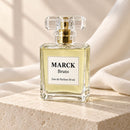 MARCK Bruto 50 ml — frasco sobre pedra clara com tecido bege
